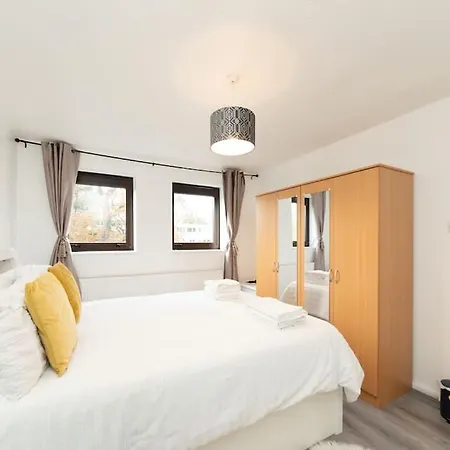 Idyllic Stylish With Fast Speed Broadband & Free Parking London