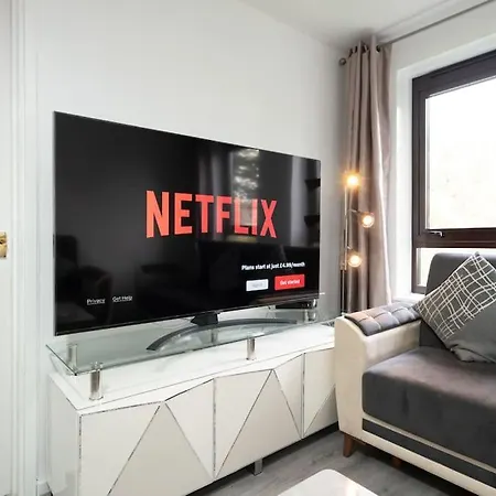 Idyllic Stylish With Fast Speed Broadband & Free Parking *