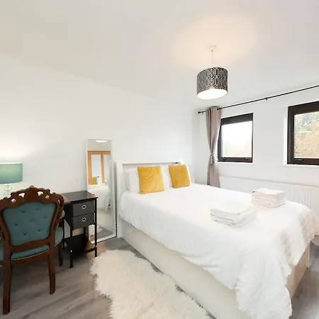 Apartment Idyllic Stylish With Fast Speed Broadband & Free Parking