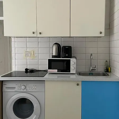 Lovely Ground Floor Miles Apart London