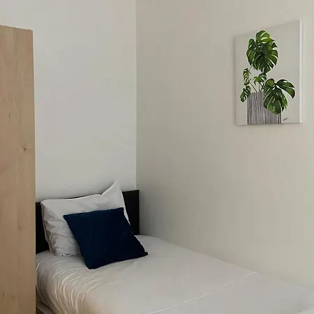 Lovely Ground Floor Miles Apart *
