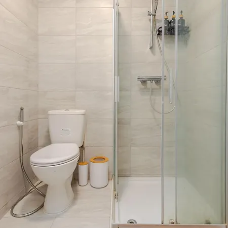 Parkside Haven, Modern 2-bed Flat With Ensuites, Free Parking & Self Check-in Apartment *