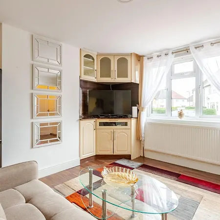 Apartment Parkside Haven, Modern 2-bed Flat With Ensuites, Free Parking & Self Check-in *