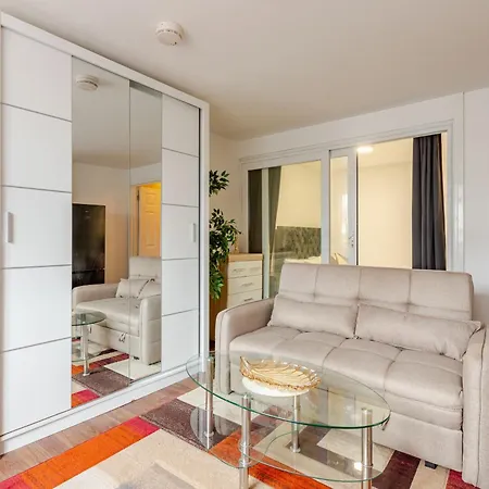 Parkside Haven, Modern 2-bed Flat With Ensuites, Free Parking & Self Check-in * Perivale
