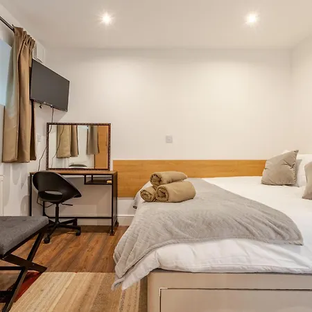 Parkside Haven, Modern 2-bed Flat With Ensuites, Free Parking & Self Check-in Apartment