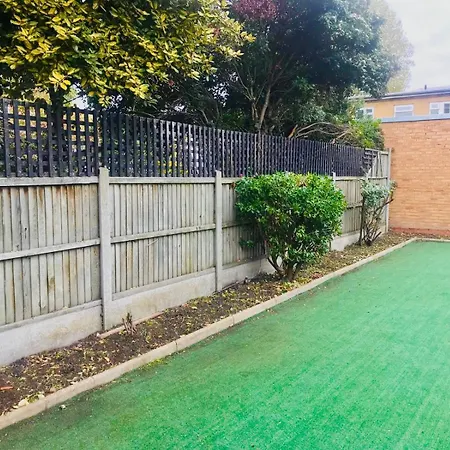 Holiday home Gem - 2 Bed House, 6 Mins From Liverpool Street, Shops & Restaurants *