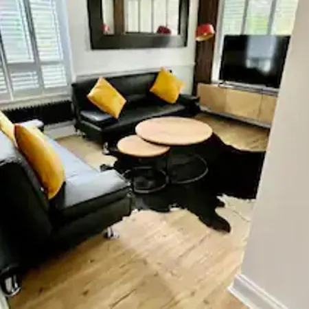 Newly Refurbished 3 Bed Flat Free Parking