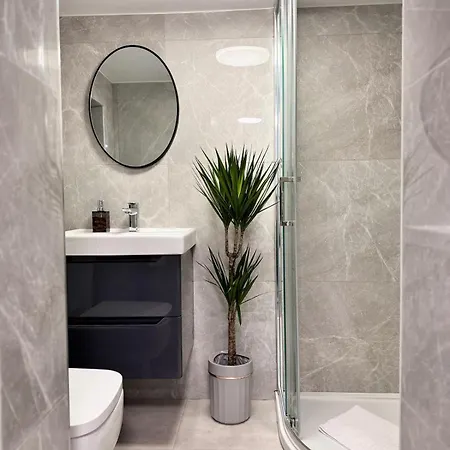 Camden Luxury Flats And En-suit