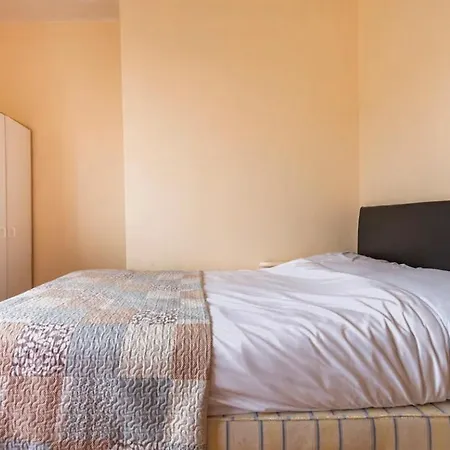 Homestay For Solo Travellers In Euston *