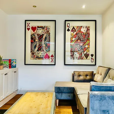 Holiday home Luxury 5-bedroom Family With Modern 2-storey Outbuilding Merton (Greater London)