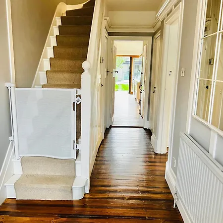 Luxury 5-bedroom Family With Modern 2-storey Outbuilding Holiday home *