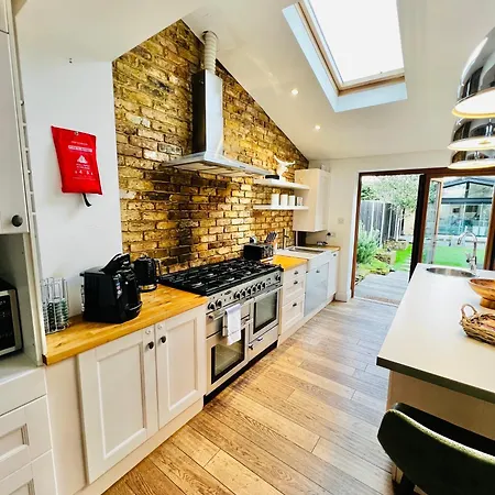 Holiday home Luxury 5-bedroom Family With Modern 2-storey Outbuilding