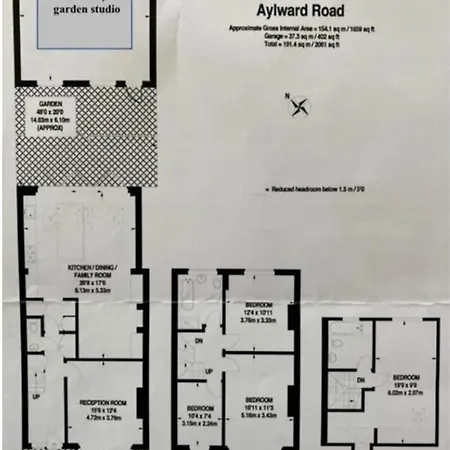 Luxury 5-bedroom Family With Modern 2-storey Outbuilding Holiday home Merton (Greater London)