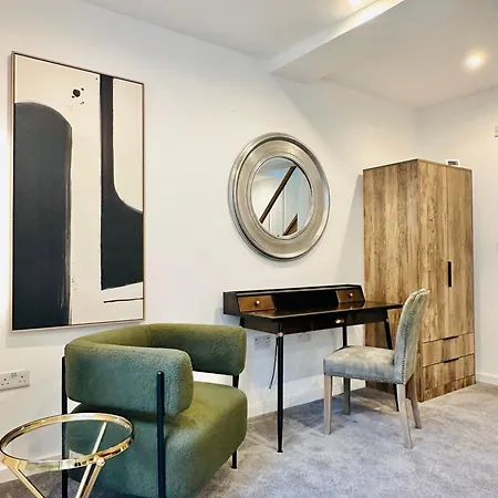 Luxury 5-bedroom Family With Modern 2-storey Outbuilding Holiday home