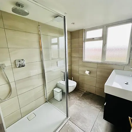 Holiday home Luxury 5-bedroom Family With Modern 2-storey Outbuilding