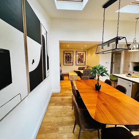Holiday home Luxury 5-bedroom Family With Modern 2-storey Outbuilding