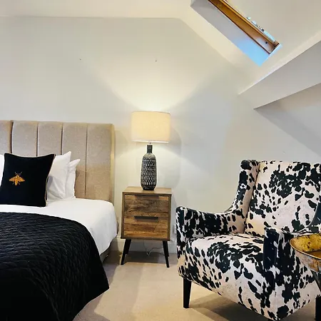 Holiday home Luxury 5-bedroom Family With Modern 2-storey Outbuilding Merton (Greater London)