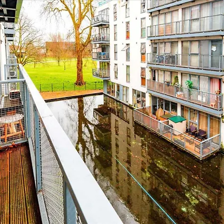 Cosy 2 Bed Hackney Sleeps 8