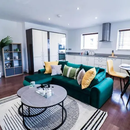 Luxury Flat Wroof Terrace Close To Train Station דירה לונדון