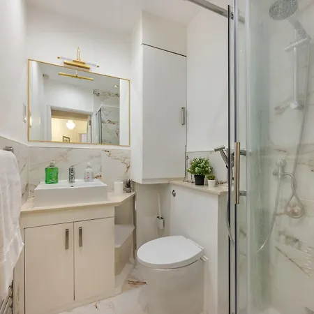 Luxury 2 Bedroom In *
