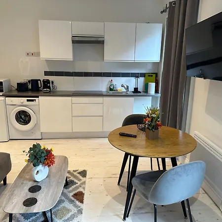 Stylish Escape In West * London