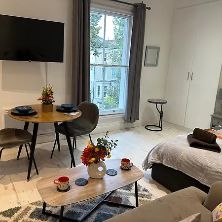 Apartment Stylish Escape In West