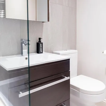 Spacious 2-bed Flat In Brixton With Private Terrace * London