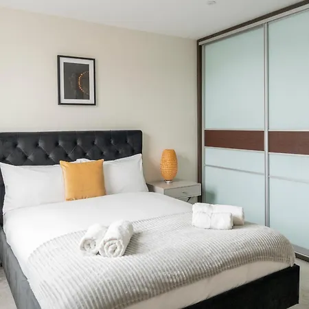 Apartment Spacious 2-bed Flat In Brixton With Private Terrace *