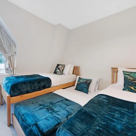 Farringdon Penthouse Spacious 3 Bedroom 2 Bath *