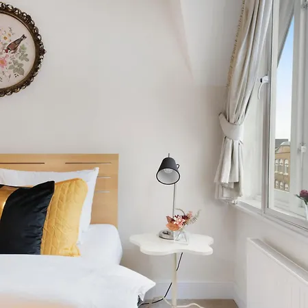 Farringdon Penthouse Spacious 3 Bedroom 2 Bath