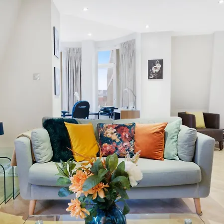Farringdon Penthouse Spacious 3 Bedroom 2 Bath