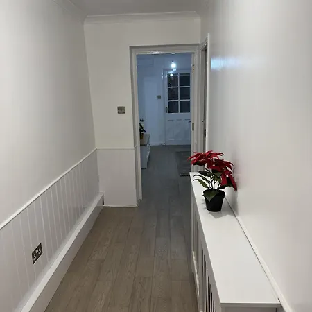 Stylish Entire With Private Garden In Camden, Apartamento Londres
