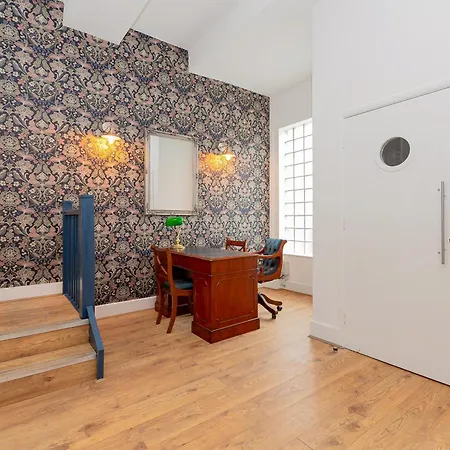 דירה 3br 3lvl Flat In Camden, 5 Mins Camden Town Tube לונדון