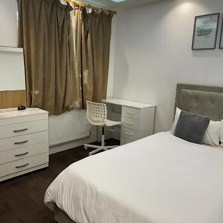 Excellent - 3 Bedrooms Apartment London
