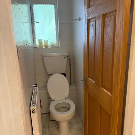 Excellent - 3 Bedrooms Apartment *
