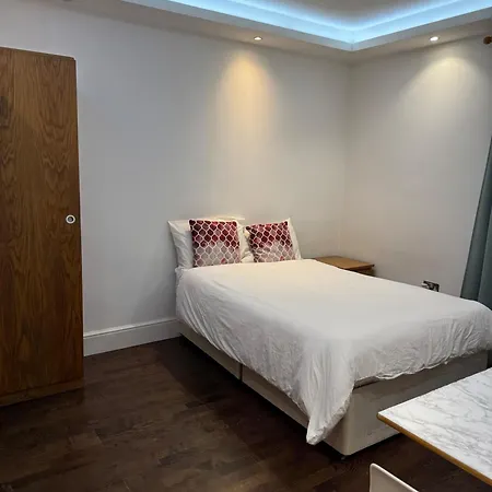 Excellent - 3 Bedrooms *