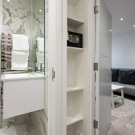 Nell Gwynn House One-bedroom Chelsea Ngh244 * London