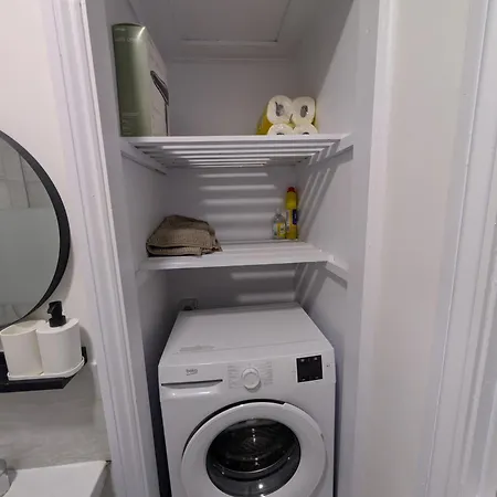 3 Bedroom With Garden Near Tube Station Apartment