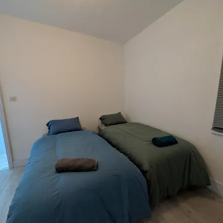 Apartment 3 Bedroom With Garden Near Tube Station