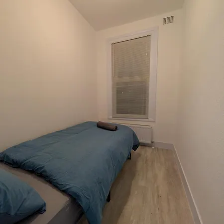 3 Bedroom With Garden Near Tube Station