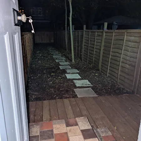 3 Bedroom With Garden Near Tube Station Apartment London