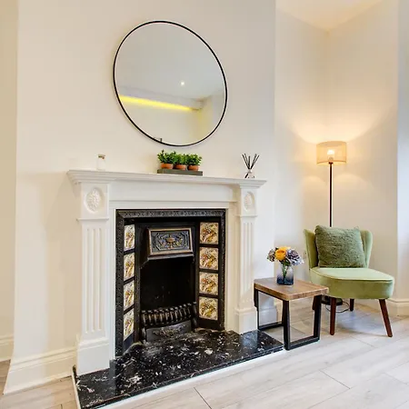 Charming One Bedroom With Free Parking! Apartment
