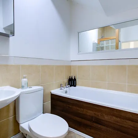 Charming One Bedroom With Free Parking! Apartment *