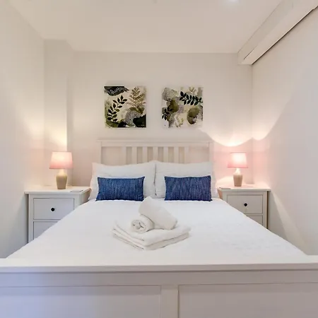 Charming One Bedroom With Free Parking! Apartment *