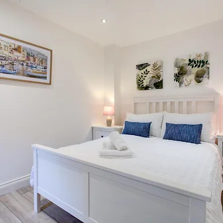Charming One Bedroom With Free Parking! Romford