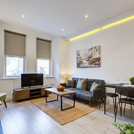 Apartment Charming One Bedroom With Free Parking! *
