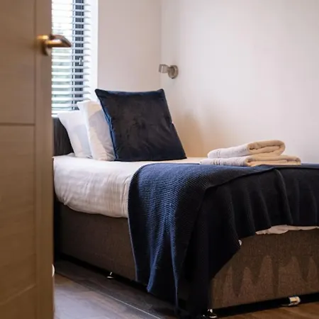 2bd In Whitechapel, *