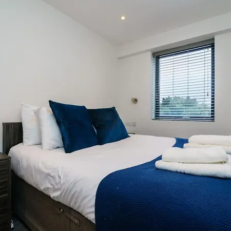 2bd In Whitechapel, * London