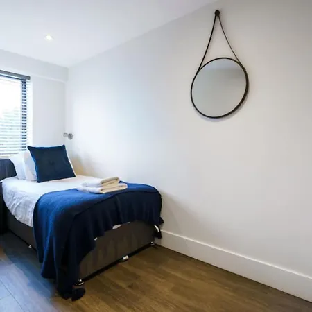 Apartment 2bd In Whitechapel, London