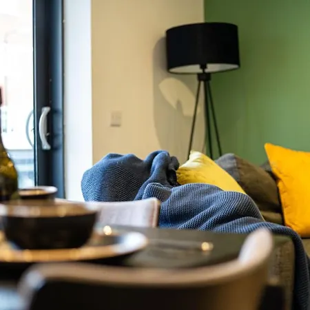 2bd In Whitechapel, *